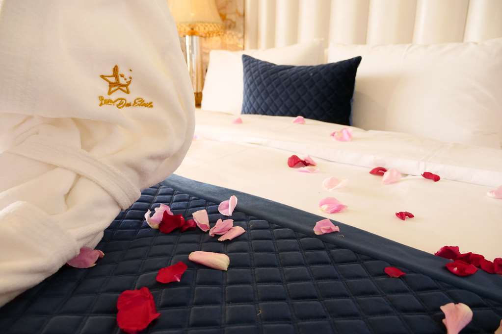 Lumiere Des Etoile Hotel Kuwait City Room photo